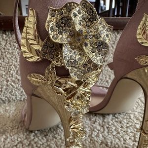 Beautiful 6 inch heels with flower metal embellishments size 10